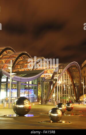 Der Wintergarten auf Millennium Square im Stadtzentrum von Sheffield, South Yorkshire, England UK - 2015 Stockfoto