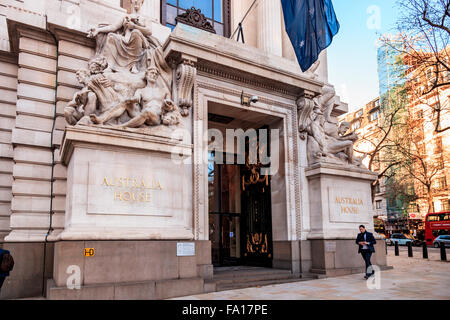 Der Eingang zum Australia House an der Ecke von The Aldwych und The Strand in London, England Stockfoto