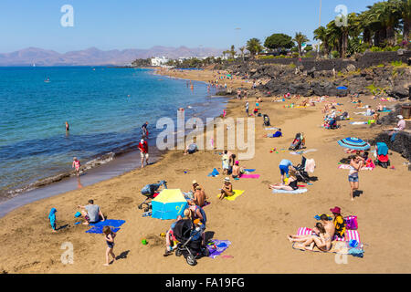 Playa Grande, der Stadtstrand in Puerto del Carmen, Lanzarote, Kanarische Inseln, Spanien, Süd-Europa Stockfoto
