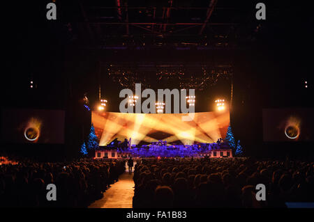 Liverpool, Großbritannien. Dezember 2015 19. Andre Rieu, der Niederländische König von Walzer, führt mit dem Johann Strauss Orchester an der Liverpool Echo Arena. © Paul Warburton/Alamy leben Nachrichten Stockfoto