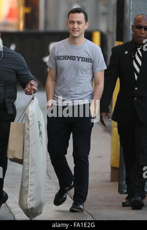 Joseph Gordon Levitt gesehen kommen in den ABC-Studios für Jimmy Kimmel Live mit: Joseph Gordon-Levitt wo: Los Angeles, California, Vereinigte Staaten von Amerika bei: 19. November 2015 Stockfoto