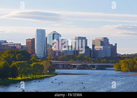 Freizeit bei Sonnenuntergang auf dem Potomac River in Washington DC, USA. Stockfoto