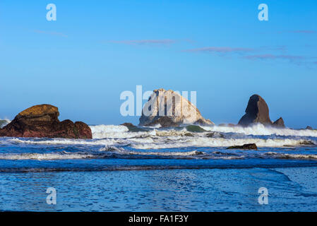 Falsche Klamath Felsen und Meer Stacks. Del Norte Küste Redwoods State Park, Kalifornien, USA. Stockfoto