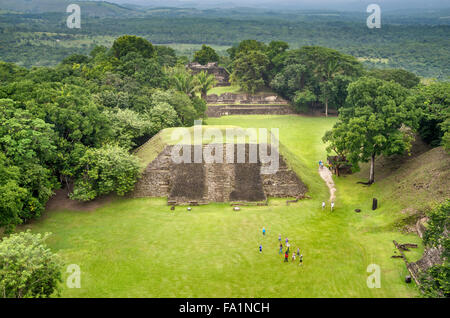 Blick von El Castillo am Xunantunich, Maya-Ruinen, Regenwald, in der Nähe der Stadt von San Jose Cayo, Cayo District, Belize Stockfoto