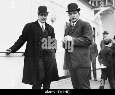 Vintage Foto von Boxer Samuel Berger (links) und James J Jeffries (rechts) - Berger wurde 1904 Olympiasieger im Schwergewicht und Jeffries Weltmeister im Schwergewicht von 1899 bis 1905 war. Stockfoto