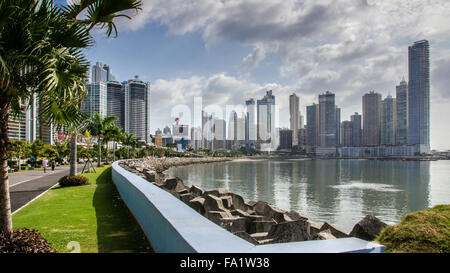 Panama-Stadt Skyline von Cinta Costera Park, Panama City, Mittelamerika Stockfoto