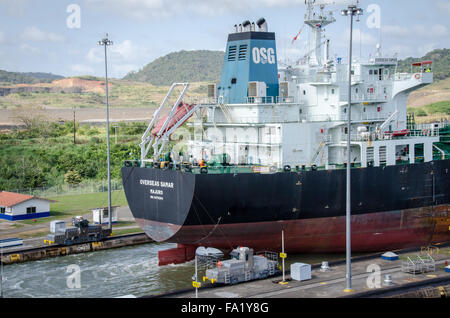 Schiff verlassen Miraflores Locks Panamakanal Stockfoto