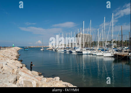 Israel, Tel Aviv, Marina - junge Angeln Stockfoto