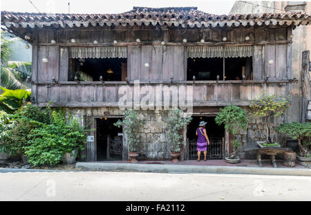 Tourist am Stammhaus Yap-Sandiego gelegen parischen Distrikt von Cebu, soll einer der ältesten Häuser in Philippinen. Stockfoto