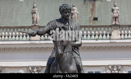 Präsidentenpalast in Warschau, Polen. Davor: Bertel Thorvaldsens Reiterstatue von Prinz Józef Poniatowski. Stockfoto