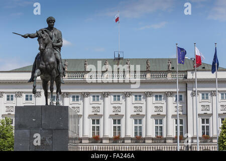 Präsidentenpalast in Warschau, Polen. Davor: Bertel Thorvaldsens Reiterstatue von Prinz Józef Poniatowski. Stockfoto