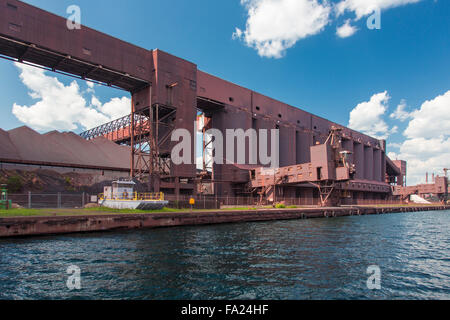 Klippen Naturressourcen Northshore Mining Werk in Silver Bay am nördlichen Ufer des Lake Superior in Minnesota Stockfoto