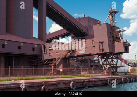 Klippen Naturressourcen Northshore Mining Werk in Silver Bay am nördlichen Ufer des Lake Superior in Minnesota Stockfoto