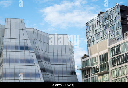 Die IAC-HQ, Chelsea Nouvel, Metall Shutter Häuser und 520 West Chelsea an einem sonnigen Tag in New York City. Stockfoto