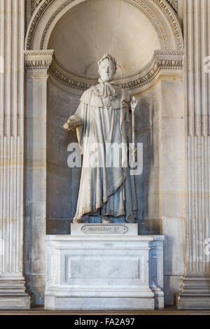 VERSAILLES PARIS, Frankreich - 30 Mai: Statue von Napoleon Bonaparte am 30. Mai 2015 auf das Schloss von Versailles bei Paris, Frankreich Stockfoto