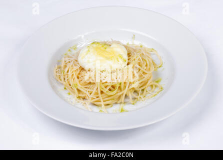 Spiegeleiern, Spaghetti, italienische Küche, Pasta carbonara Stockfoto