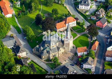 Luftbild, Pfarrei Kirche von St. Blaise Balve, der Heilige Blasius von Sebaste und der Jungfrau Maria, Balve, Sauerland verordnet Stockfoto