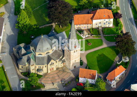 Luftbild, Pfarrei Kirche von St. Blaise Balve, der Heilige Blasius von Sebaste und der Jungfrau Maria, Balve, Sauerland verordnet Stockfoto