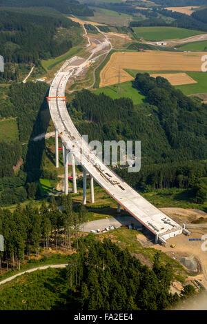 Luftaufnahme, Autobahnbrücke A46 Bestwig Nuttlar, zusammengesetzte Stahlkonstruktion, die höchste Autobahnbrücke Nordrhein-Westfalen Stockfoto