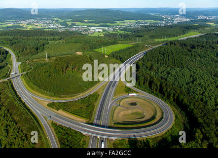 Luftbild, Autobahndreieck B54 und A4 Autobahnkreuz, Infrastruktur, Wenden, Sauerland, Nord Rhein Westfalen, Deutschland Stockfoto