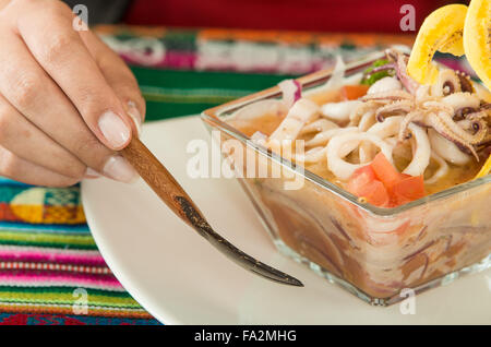 Leckere Calamari Ceviche, typische ecuadorianische Platte Stockfoto