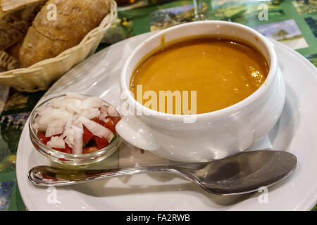 Madrid Spanien, Hispanic Moncloa-Aravaca, Plaza Moncloa, Van Gogh Cafe, Restaurant Restaurants Essen Essen Essen Cafe Cafés, innen, Gazpacho, Suppe, Tomaten, b Stockfoto