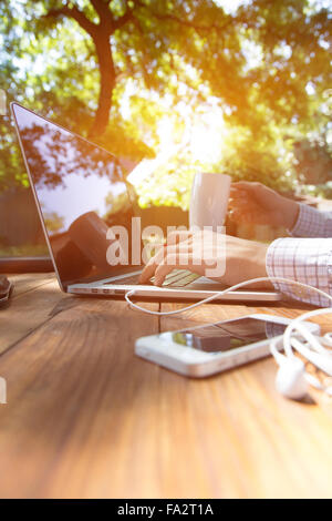 Arbeiten Sie aus dem Amt Konzept vertikaler Stockfoto