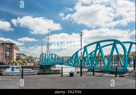 Junction Schleusenbrücke auf dem schwimmenden Hafen, Bristol, Somerset, England, UK Stockfoto