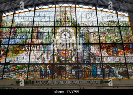 Glasmalerei Wandmalerei innen Bahnhof Abando, Bilbao, Spanien Stockfoto