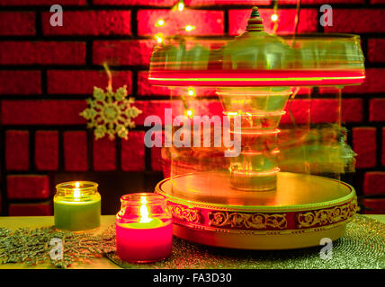 Merry Go Round und Kerzen Weihnachtsschmuck Stockfoto