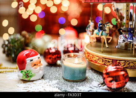 Merry Go Round und Kerzen Weihnachtsschmuck Stockfoto