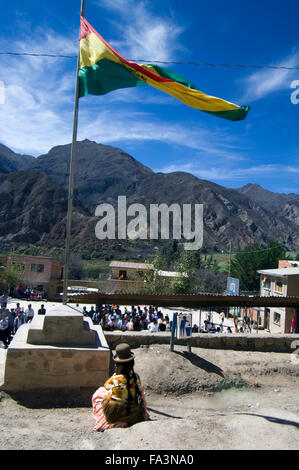 Zuschauer, Musiker, Regierungschefs auf der 500-Jahr-Feier des Luribay, Bolivien, einem kleinen bolivianischen Dorf, Südamerika Stockfoto