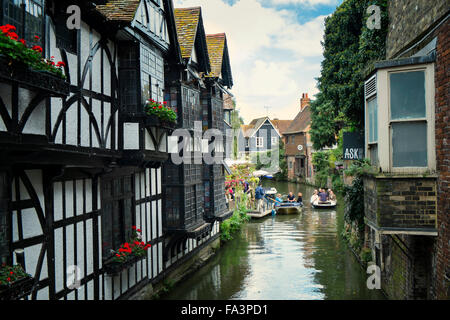 Fluss Stour. Und 16. Jahrhundert alten Weber Haus in Canterbury Stockfoto