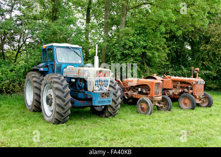 Oldtimer Traktoren öffentlich zur Schau im Vintage Nostalgie Show, Stockton, Wiltshire, Vereinigtes Königreich, 1. Juni 2014. Stockfoto