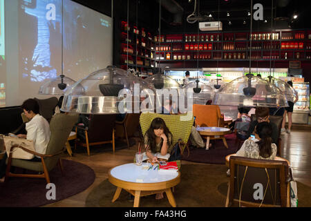 Luxus-Internet-Café in modischen Siam Paragon Shopping Mall in Zentral-Bangkok, Thailand. Stockfoto