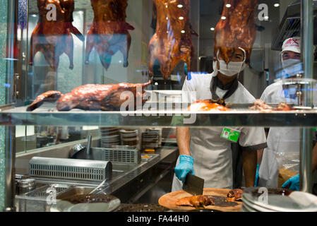 Herd und gebratene Dämmerung in ein Restaurant. Thailand-Bangkok Chinatown Markt. Thanon Yaowarat Straße nachts im zentralen Chinatown d Stockfoto