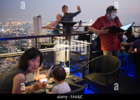 Banyan Tree auf dem Dach Vertigo & Moon Bar, Restaurant, Bangkok, Thailand. Blick auf die Stadt, Vertigo Bar und Restaurant, Dach Stockfoto