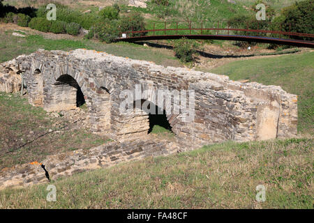 Punta Paloma Brücke Aquädukt am Baelo Claudia Roman Standort, Provinz Cadiz, Spanien Stockfoto