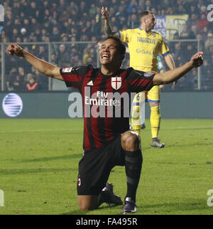 Frosinone, Italien. 20. Dezember 2015. Carlos Bacca AC Mailand feiert scoring Frosinone 20.12.2015 Stadio Matusa Fußball Calcio Serie A 2015/2016 Frosinone - Mailand Foto Cesare Purini / Credit: Insidefoto/Alamy Live News Stockfoto