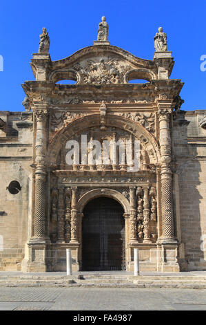 Historische Fassade der Kirche, Iglesia Mayor Prioral, Puerto De Santa María, Provinz Cadiz, Spanien Stockfoto