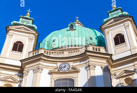 Kuppeln der Peterskirche oder St.-Peters-Kirche in Wien, Österreich Stockfoto