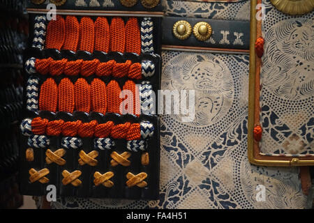 Eine Nahaufnahme von Samurai-Rüstung Artefakt auf dem Display an das National Museum, Tokyo, Japan Stockfoto