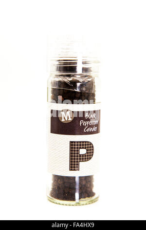 Schwarzer Pfeffer getrocknet Zutat zum Kochen Geschmack, Aroma, Geschmack, die weißen Hintergrund isoliert textfreiraum Ausschnitt ausschneiden Stockfoto