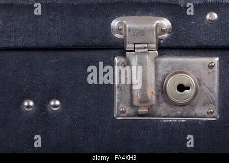 Sperre von einem alten schwarzen Koffer Stockfoto