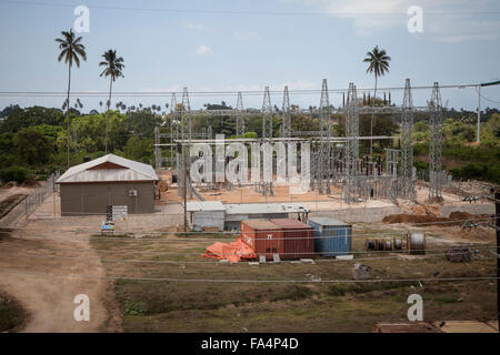 Elektrische Infrastruktur bei Mtoni Service Station in Sansibar, Tansania, Ostafrika. Stockfoto