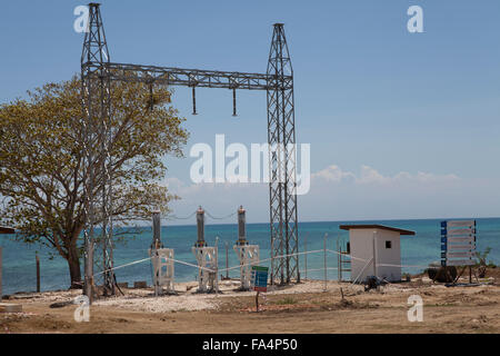 Unter Meer Kabel Umspannwerk am Ufer von Sansibar aus Festland, Tansania, Ostafrika. Stockfoto