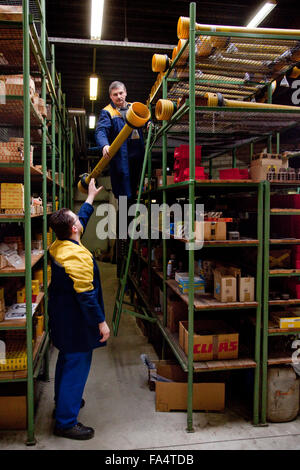 Ware-Depot in einer Fabrik für landwirtschaftliche Maschinen. Stockfoto