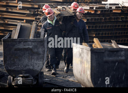 Porträts von chinesischen Bergleute bei einem Kohle in Huaibei, Provinz Anhui, Ost-China am 21. November 2015. Stockfoto