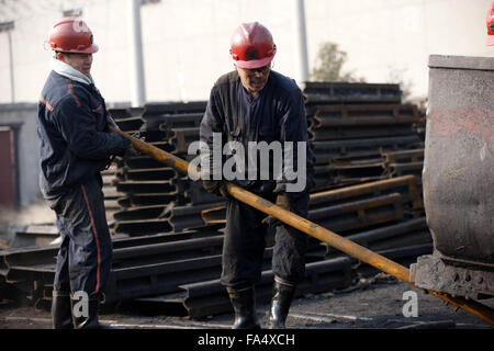 Porträts von chinesischen Bergleute bei einem Kohle in Huaibei, Provinz Anhui, Ost-China am 21. November 2015. Stockfoto