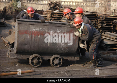 Porträts von chinesischen Bergleute bei einem Kohle in Huaibei, Provinz Anhui, Ost-China am 21. November 2015. Stockfoto